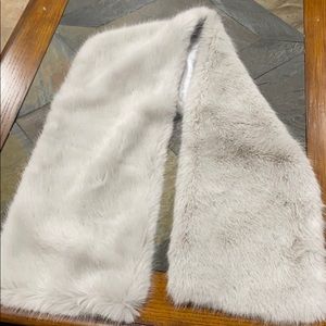 Women’s Limited Shawl